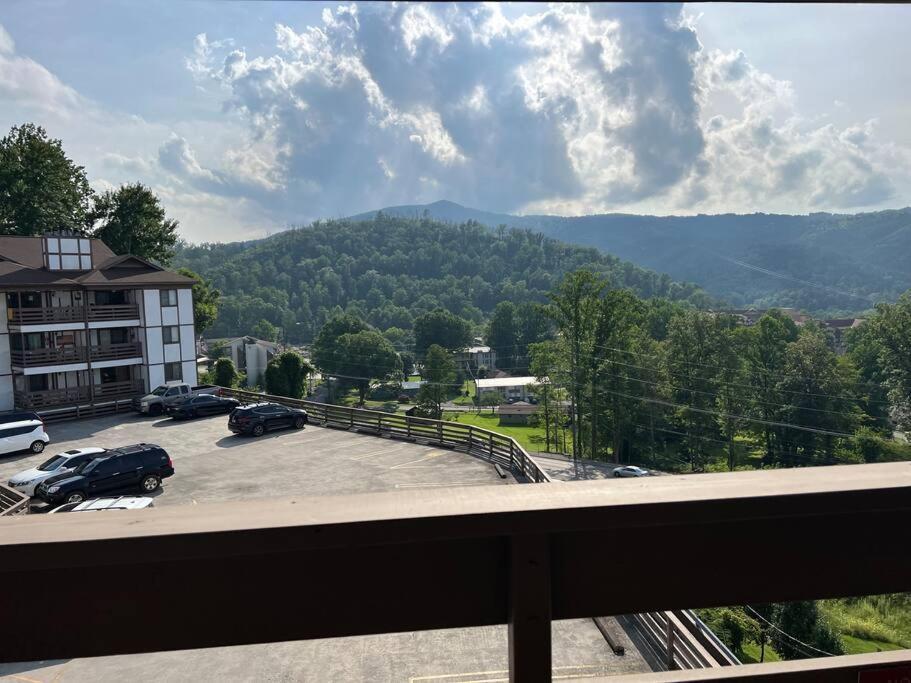 City & Mountain View 5 Mins From Downtown Gatlinburg Exterior photo